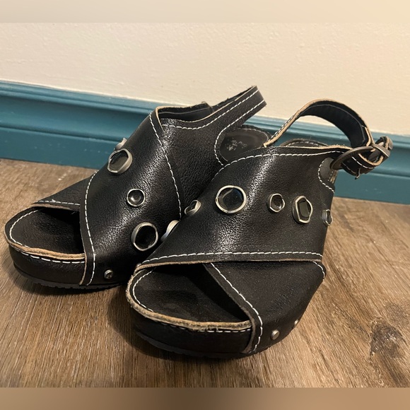 Low rule Sarah Slingback Black Fluevog Sandals size 8 - Picture 2 of 5